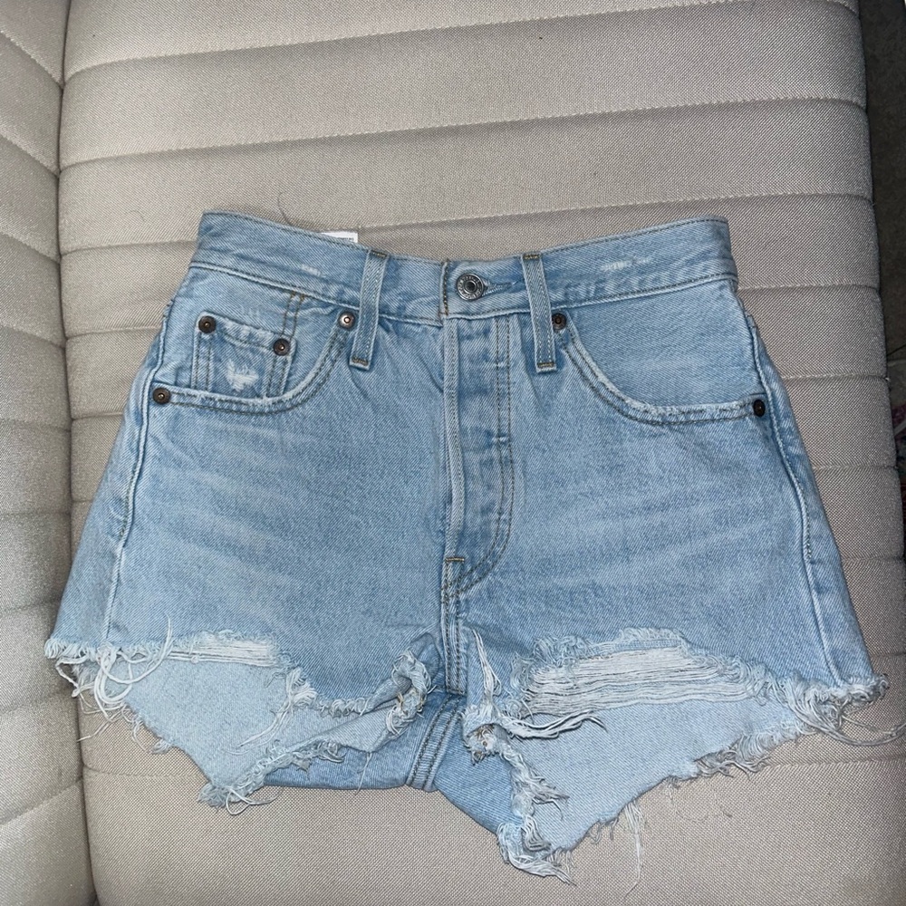 LEVI 501 JEAN SHORTS